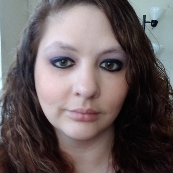 Meet your Posher, Tracy - Picture 2 of 2